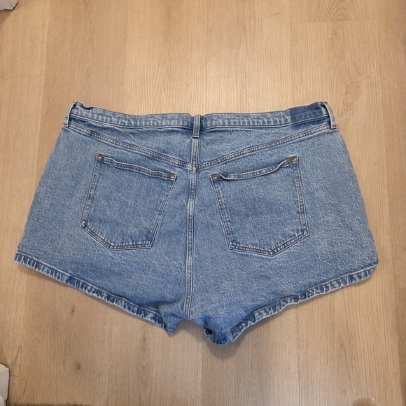 Abercrombie & Fitch Light Wash Mom Short High Rise Denim Shorts Curve Love Sz 22 - Picture 2 of 7